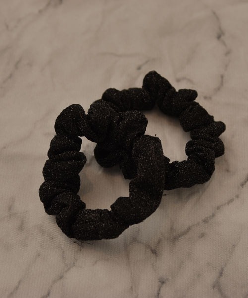 TONE SELECT GOODS（トーンセレクトグッズ）の「【resonance】キラキラ ラメ シュシュ【2個セット】（シュシュ・レディース・ブラウン/シルバー/ブラック・FREE）」の5枚目の写真