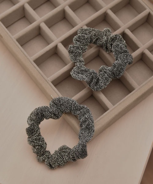 TONE SELECT GOODS（トーンセレクトグッズ）の「【resonance】キラキラ ラメ シュシュ【2個セット】（シュシュ・レディース・ブラウン/シルバー/ブラック・FREE）」の9枚目の写真