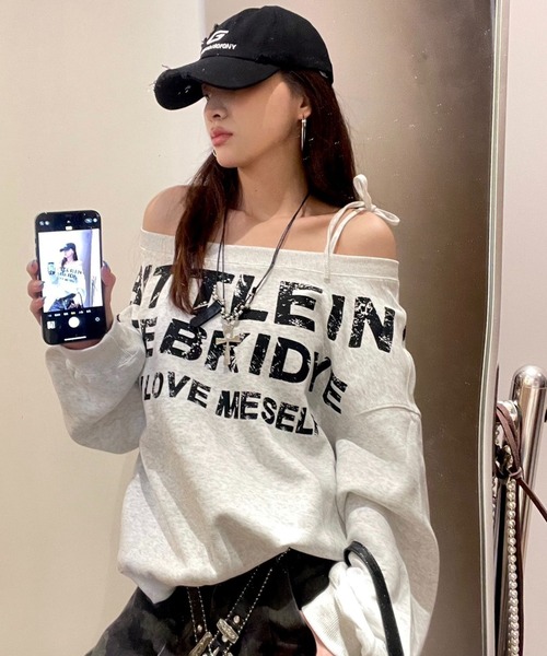 lilful(リルフル)の「オフショル ショルダーリボン ヴィンテージレタリングロゴプリントスウェット(Tシャツ/カットソー・レディース・ライトグレー/ネイビー・M/L)」の2枚目の写真