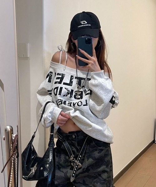 lilful(リルフル)の「オフショル ショルダーリボン ヴィンテージレタリングロゴプリントスウェット(Tシャツ/カットソー・レディース・ライトグレー/ネイビー・M/L)」の3枚目の写真