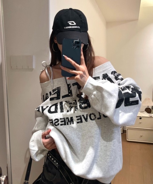 lilful(リルフル)の「オフショル ショルダーリボン ヴィンテージレタリングロゴプリントスウェット(Tシャツ/カットソー・レディース・ライトグレー/ネイビー・M/L)」の4枚目の写真
