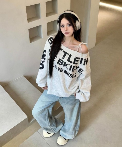 lilful(リルフル)の「オフショル ショルダーリボン ヴィンテージレタリングロゴプリントスウェット(Tシャツ/カットソー・レディース・ライトグレー/ネイビー・M/L)」の16枚目の写真