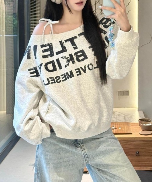 lilful(リルフル)の「オフショル ショルダーリボン ヴィンテージレタリングロゴプリントスウェット(Tシャツ/カットソー・レディース・ライトグレー/ネイビー・M/L)」の15枚目の写真