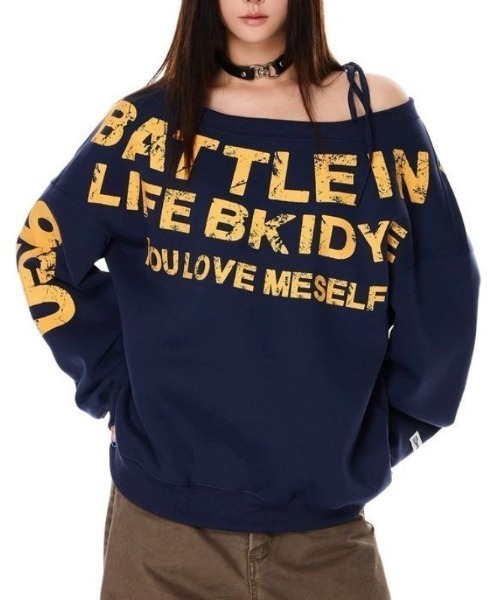 lilful(リルフル)の「オフショル ショルダーリボン ヴィンテージレタリングロゴプリントスウェット(Tシャツ/カットソー・レディース・ライトグレー/ネイビー・M/L)」の13枚目の写真