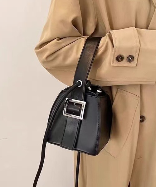 c.u.l(シーユーエル)の「太ベルト デザイン ミニショルダーバッグ cula1342(ショルダーバッグ・レディース・ブラック・FREE)」の2枚目の写真