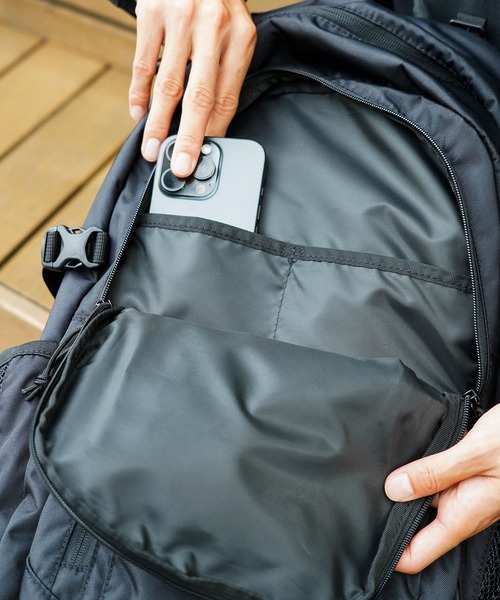 THRASHER(スラッシャー)の「【THRASHER/スラッシャー】Back Pack 30L/リュックサック バックパック 撥水 軽量 アウトドア スケーター ストリート(バックパック/リュック・メンズ・ブラック/ブラック×ホワイト・FREE)」の8枚目の写真