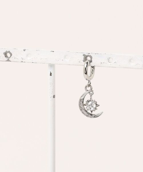 IRIEBEACH（アイリービーチ）の「sun and moon hoop pierce/【ハワイアンジュエリー】【サージカルステンレス】【金属アレルギー対応】【IRIEBEACH / アイリービーチ】つけっぱなしOK（ピアス（片耳用）・レディース・シルバー/ピンク/ゴールド・FREE）」の3枚目の写真