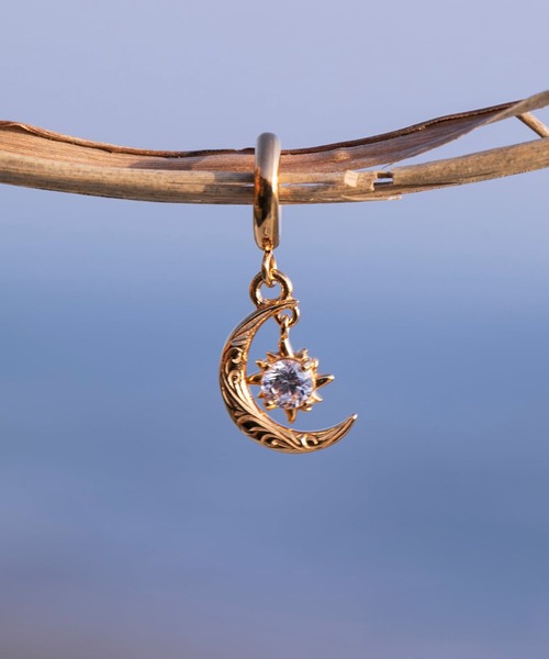 IRIEBEACH（アイリービーチ）の「sun and moon hoop pierce/【ハワイアンジュエリー】【サージカルステンレス】【金属アレルギー対応】【IRIEBEACH / アイリービーチ】つけっぱなしOK（ピアス（片耳用）・レディース・シルバー/ピンク/ゴールド・FREE）」の5枚目の写真