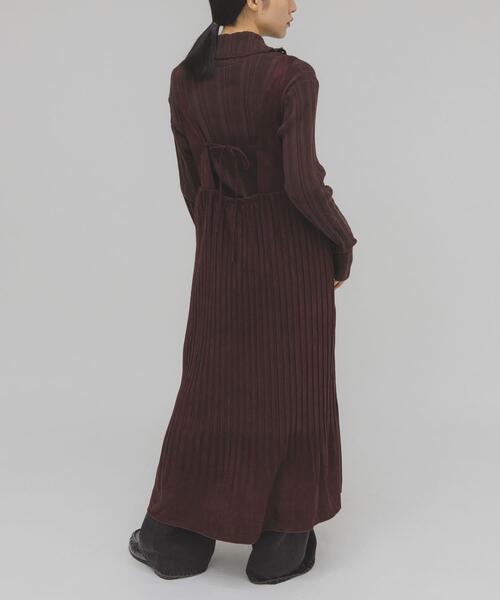 KBF（ケイビーエフ）の「ピーチスキンプリーツワンピース（ワンピース・レディース・ボルドー/ブラウン/ブラック・36/38）」の5枚目の写真