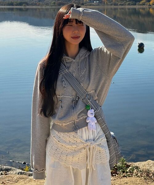 FLAREUP(フレアアップ)の「Layered Zip Hoodie (FL-150_Gray)(パーカー・レディース・グレー・2/1)」の9枚目の写真