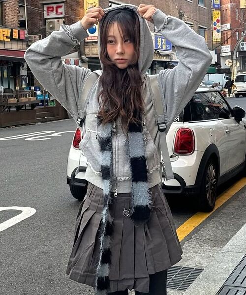 FLAREUP(フレアアップ)の「Layered Zip Hoodie (FL-150_Gray)(パーカー・レディース・グレー・2/1)」の10枚目の写真