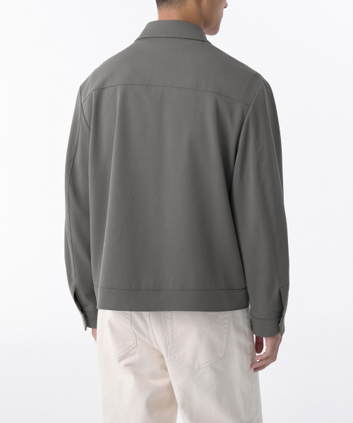 MUSINSA STANDARD（ムシンサスタンダード）の「リラックスドミニマルジャケット [カーキグレー]（ブルゾン・メンズ・その他・MEDIUM/LARGE/X-LARGE/XX-LARGE）」の2枚目の写真