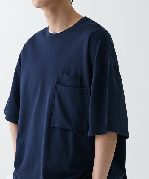 MUSINSA STANDARD（ムシンサスタンダード）の「[シティレジャー] オーバーサイズグラシスパケットTシャツ [ネイビー]（Tシャツ/カットソー・メンズ・その他・XX-LARGE/LARGE/MEDIUM/SMALL/X-LARGE）」の4枚目の写真