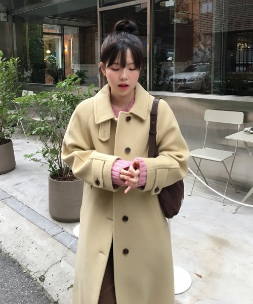 BALMACAAN WOOL COAT BUTTER（チェスターコート）｜TTUDEMENT