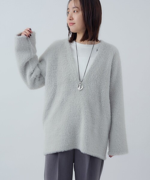 RONEL（ロネル）の「≪昨年大人気≫【RONEL】シャギーVネックプルオーバーニット（ニット/セーター・レディース・ライトグレー/ベージュ・FREE）」の3枚目の写真