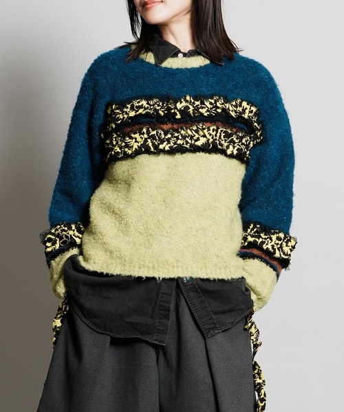moyan ecri（モヤン エクリ）の「<moyan ecri>マルチボーダーフリルニットプルオーバー MULTI BORDER FRILL KNIT PULLOVER（ニット/セーター・レディース・ネイビー系/レッド系その他/グリーン系その他・L/M）」の2枚目の写真