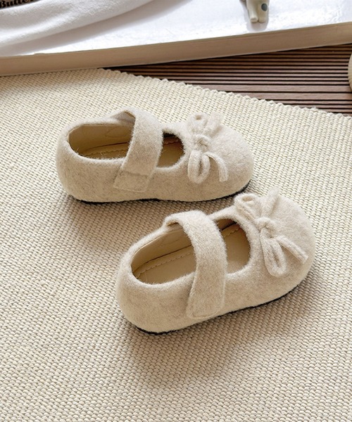 aimoha(アイモハ)の「【aimoha-KIDS-】キッズ ウールライクストラップシューズ (AW)(バレエシューズ・キッズ・ライトベージュ/ライトグレー/ダークグレー・15.0cm/16.0cm/17.0cm/18.0cm/14.0cm/19.0cm)」の3枚目の写真