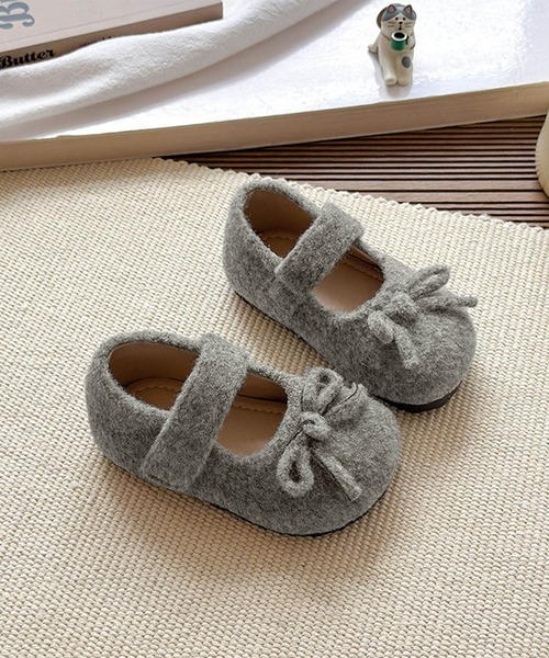 aimoha(アイモハ)の「【aimoha-KIDS-】キッズ ウールライクストラップシューズ (AW)(バレエシューズ・キッズ・ライトベージュ/ライトグレー/ダークグレー・15.0cm/16.0cm/17.0cm/18.0cm/14.0cm/19.0cm)」の1枚目の写真