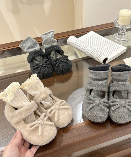 aimoha(アイモハ)の「【aimoha-KIDS-】キッズ ウールライクストラップシューズ (AW)(バレエシューズ・キッズ・ライトベージュ/ライトグレー/ダークグレー・15.0cm/16.0cm/17.0cm/18.0cm/14.0cm/19.0cm)」の4枚目の写真