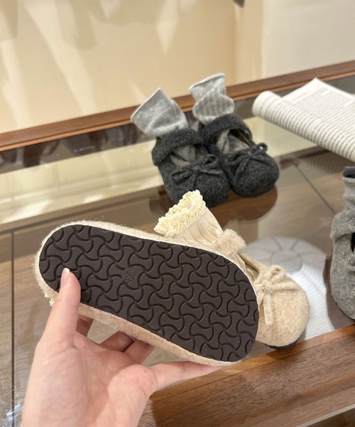 aimoha(アイモハ)の「【aimoha-KIDS-】キッズ ウールライクストラップシューズ (AW)(バレエシューズ・キッズ・ライトベージュ/ライトグレー/ダークグレー・15.0cm/16.0cm/17.0cm/18.0cm/14.0cm/19.0cm)」の9枚目の写真