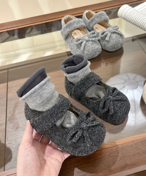 aimoha(アイモハ)の「【aimoha-KIDS-】キッズ ウールライクストラップシューズ (AW)(バレエシューズ・キッズ・ライトベージュ/ライトグレー/ダークグレー・15.0cm/16.0cm/17.0cm/18.0cm/14.0cm/19.0cm)」の6枚目の写真