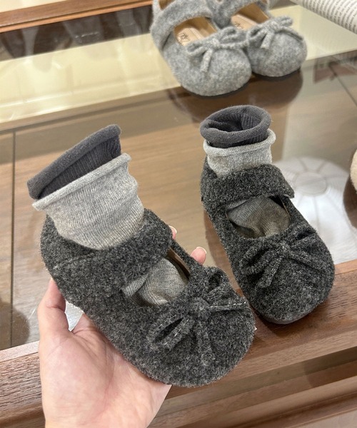 aimoha(アイモハ)の「【aimoha-KIDS-】キッズ ウールライクストラップシューズ (AW)(バレエシューズ・キッズ・ライトベージュ/ライトグレー/ダークグレー・15.0cm/16.0cm/17.0cm/18.0cm/14.0cm/19.0cm)」の7枚目の写真