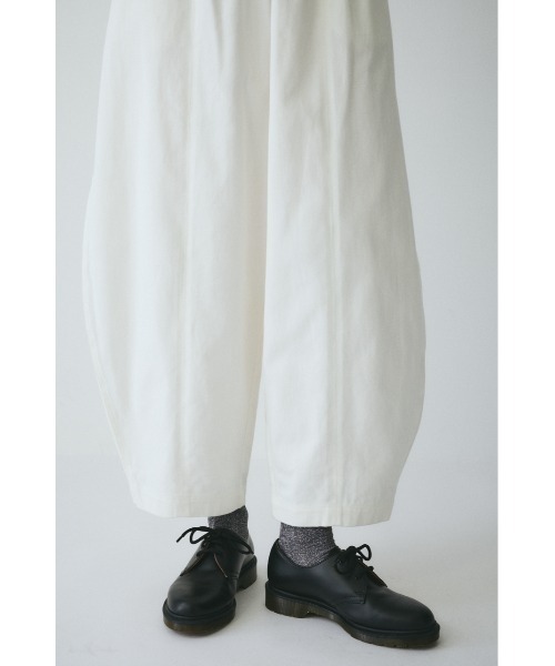 HeRIN.CYE（ヘリンドットサイ）の「Boy friend pants　　ボーイフレンドパンツ（その他パンツ・レディース・ブラック/ベージュ/オフホワイト・FREE）」の4枚目の写真