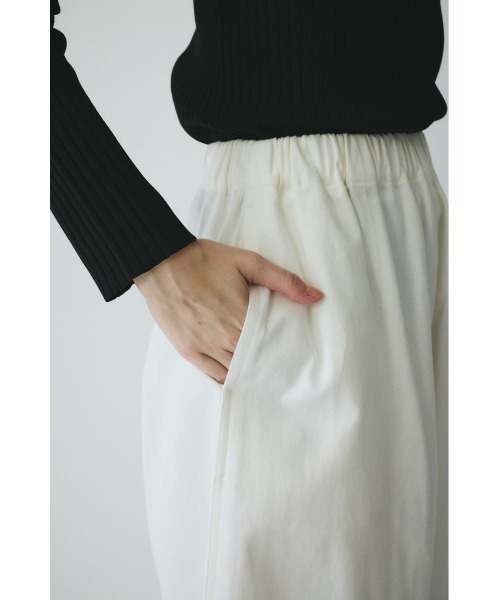 HeRIN.CYE（ヘリンドットサイ）の「Boy friend pants　　ボーイフレンドパンツ（その他パンツ・レディース・ブラック/ベージュ/オフホワイト・FREE）」の8枚目の写真