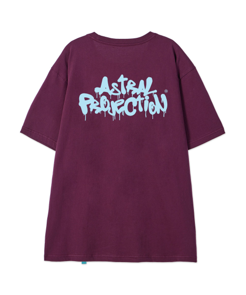 ASTRAL PROJECTION（アストラルプロジェクション）の「[ブラシグラフィティレタリングロゴ]コットンルーズフィット半袖Tシャツ_プラムパープル（Tシャツ/カットソー・メンズ・その他・LARGE/MEDIUM/X-LARGE/XX-LARGE）」の3枚目の写真