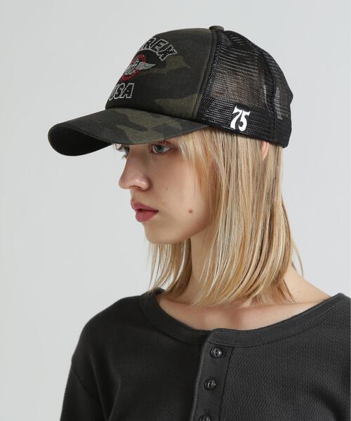 AVIREX(アヴィレックス)の「【直営店限定】RHINESTONE VARSITY LOGO MESH CAP(キャップ・レディース・その他2/ホワイト系2/ブラック系・F)」の5枚目の写真