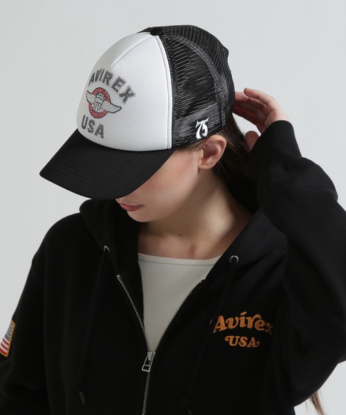 AVIREX（アヴィレックス）の「【直営店限定】RHINESTONE VARSITY LOGO MESH CAP（キャップ・レディース・その他2/ホワイト系2・F）」の6枚目の写真