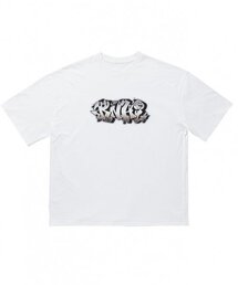 runningHIGH（ランニングハイ）の「[DASOL x runningHIGH] RNHI グラフィティ H/S ティー [ホワイト]（Tシャツ/カットソー）」