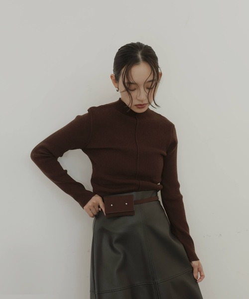 hellam(へラム)の「モックネックシェルボタンリブニット(ニット/セーター・レディース・ブラック/アイボリー/ブラウン/チャコール・FREE)」の17枚目の写真