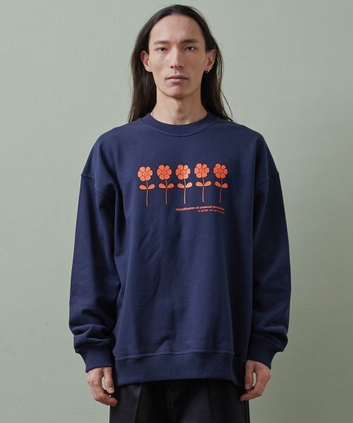 261EUI(261イーユーアイ)の「ORANGE COSMOS SWEATSHIRT NAVY(スウェット・メンズ・その他・1/2)」の1枚目の写真