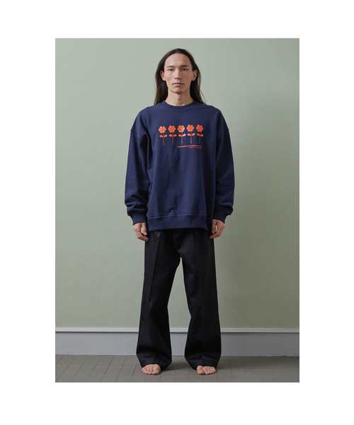 261EUI(261イーユーアイ)の「ORANGE COSMOS SWEATSHIRT NAVY(スウェット・メンズ・その他・1/2)」の2枚目の写真