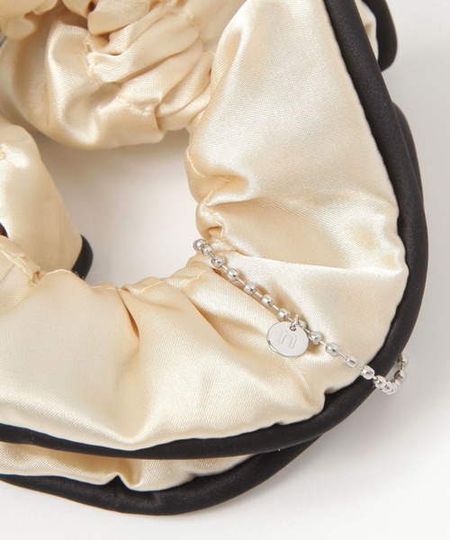 niko and...（ニコアンド）の「サテンパイピングシュシュ（シュシュ・レディース・ブラウン/ブルー/アイボリー・0）」の5枚目の写真