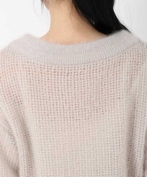 STRAWBERRY-FIELDS(ストロベリーフィールズ)の「スパークルシャギー_ラメ混エアリーシャギーニット(ニット/セーター・レディース・ライトグレー/ピンクベージュ・2)」の4枚目の写真