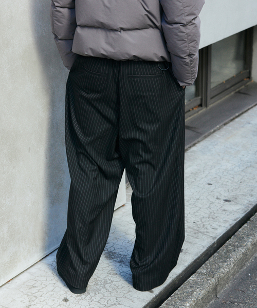 JOURNAL STANDARD（ジャーナルスタンダード）の「TR モダン ツイル ワイド ストライプ スラックス（スラックス・メンズ・ブラウン/グレー/ブラック系その他・LARGE/MEDIUM/SMALL）」の5枚目の写真