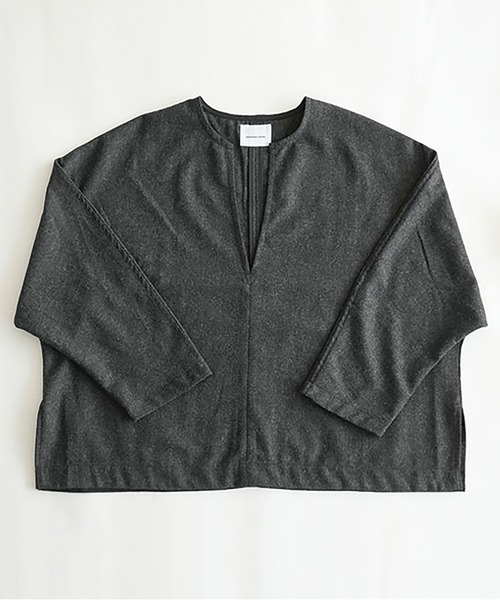 solamonat poche（ソラモナポッシェ）の「ウールVネックプルオーバー（Tシャツ/カットソー・レディース・チャコール/ブラック/トップグレー/アイボリー・2）」の6枚目の写真