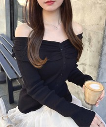 フロントボタンオフショルニット