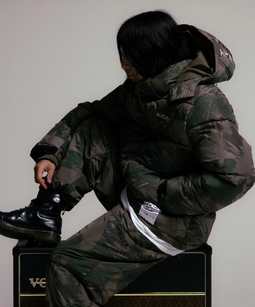 RVCA(ルーカ)の「RVCA メンズ RVCA×AZUL PUFFER JKT ジャケット 【2025年秋冬モデル】/ルーカアズールコラボパフジャケット(ブルゾン・メンズ・カモフラージュ/ブラック/ホワイト・MEDIUM/LARGE)」の3枚目の写真