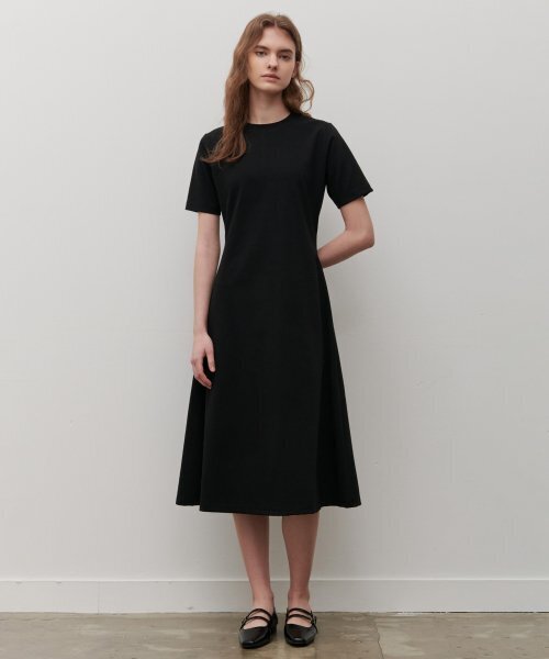半袖Aラインワンピース（ブラック）