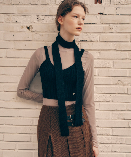 ROLAROLA（ロラロラ）の「KNIT BUSTIER MUFFLER SET BLACK（ベスト・レディース・ブラック・FREE）」の2枚目の写真