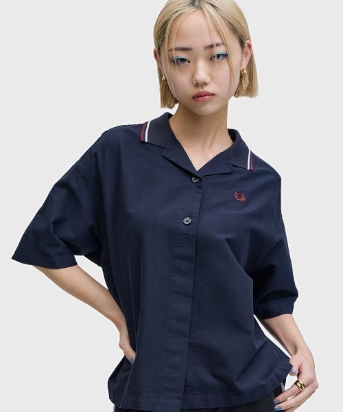 FRED PERRY（フレッドペリー）の「Tipped Placket Detail Shirt／ティップラインプラケットシャツ（シャツ/ブラウス・レディース・ホワイト/ネイビー・10）」の2枚目の写真