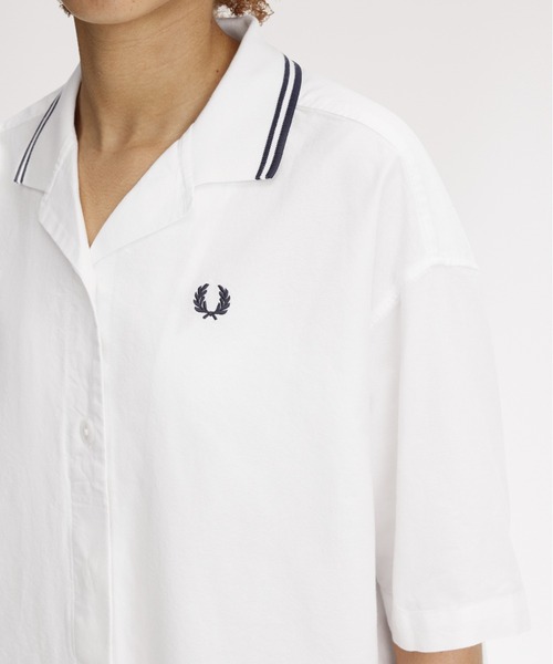 FRED PERRY（フレッドペリー）の「Tipped Placket Detail Shirt／ティップラインプラケットシャツ（シャツ/ブラウス・レディース・ホワイト/ネイビー・10）」の9枚目の写真