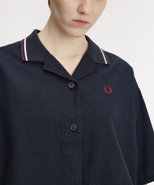 FRED PERRY（フレッドペリー）の「Tipped Placket Detail Shirt／ティップラインプラケットシャツ（シャツ/ブラウス・レディース・ホワイト/ネイビー・10）」の21枚目の写真
