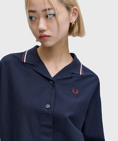 FRED PERRY（フレッドペリー）の「Tipped Placket Detail Shirt／ティップラインプラケットシャツ（シャツ/ブラウス・レディース・ホワイト/ネイビー・10）」の16枚目の写真