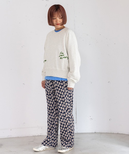 POU DOU DOU（プードゥドゥ）の「ロゴ刺繍ラグラン裏毛プルオーバー（スウェット・レディース・オートミール/ブルー/ネイビー・3）」の9枚目の写真