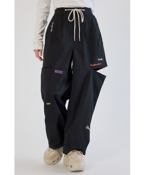 RODEO CROWNS WIDE BOWL（ロデオクラウンズワイドボウル）の「embroideryサイドジップパンツ（その他パンツ・レディース・ホワイト/ブルー/ブラック・MEDIUM/SMALL）」の3枚目の写真