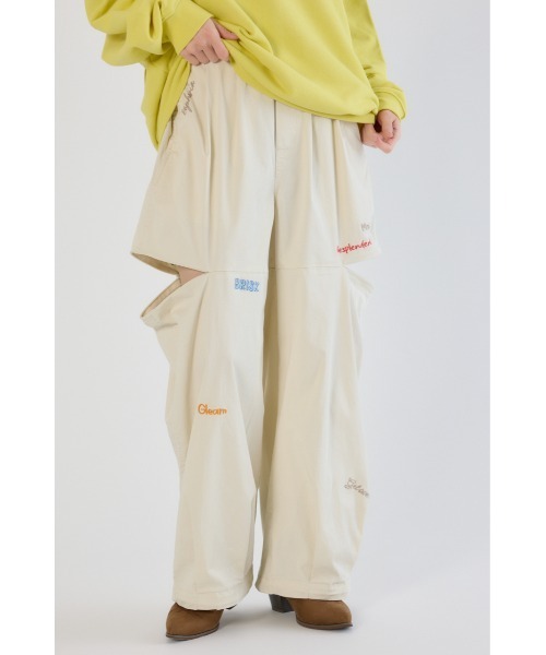 RODEO CROWNS WIDE BOWL（ロデオクラウンズワイドボウル）の「embroideryサイドジップパンツ（その他パンツ・レディース・ホワイト/ブルー/ブラック・MEDIUM/SMALL）」の4枚目の写真